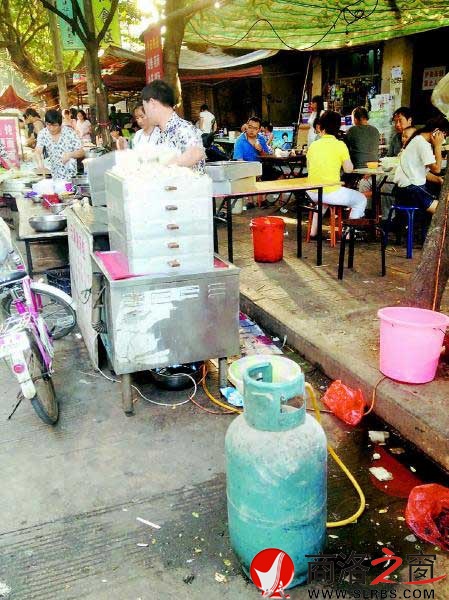 環(huán)境亂，衛(wèi)生差，安全隱患大。