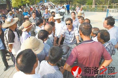 整頓后，務(wù)工人員進入市場，雇主也到市場內(nèi)找工人，雙方洽談方便安全。