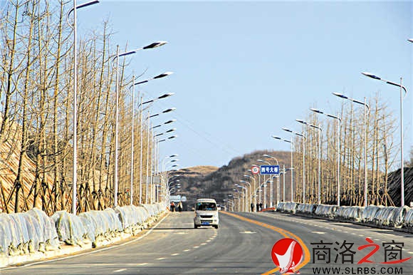 寬闊、整潔的路面