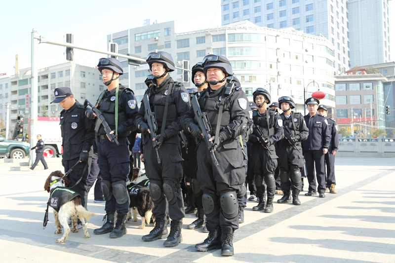 市反恐辦組織開展反恐應(yīng)急處突緊急拉動演練