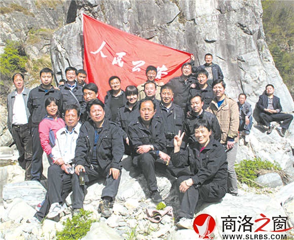 汝嶸陪同丈夫和刑警隊一起去拉練