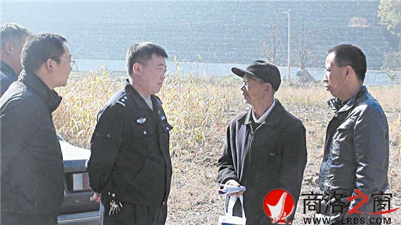 姬軍深入基層，了解民情。