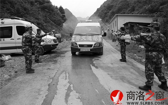 出入搶險(xiǎn)救援現(xiàn)場(chǎng)的車輛、人員必須消毒防疫