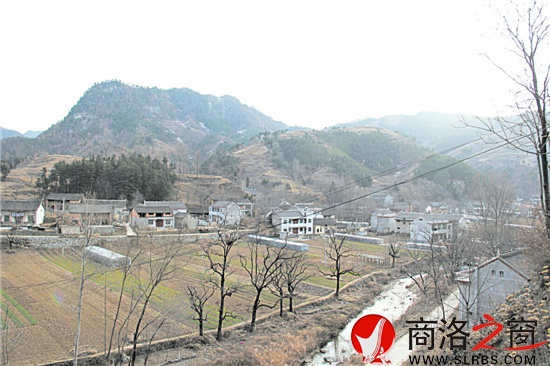 寧靜的小山里，散落著安逸的村莊。