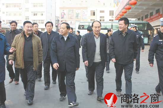 市委書記胡潤(rùn)澤在市一級(jí)汽車客運(yùn)站檢查春運(yùn)安全工作