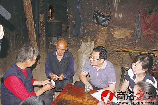 發(fā)改局結(jié)對干部經(jīng)常到孫家坪的“親戚”家里幫助解決困難