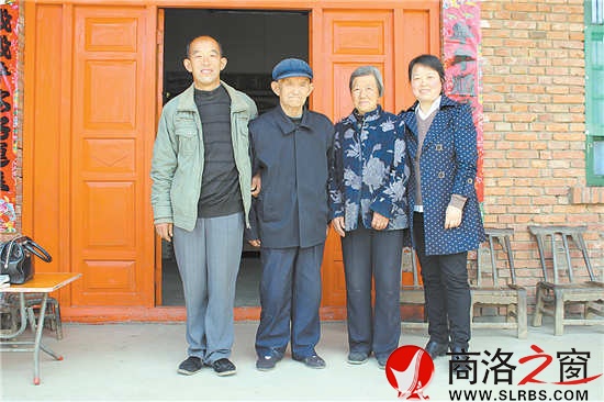 　張福秀老人身體尚好，與老伴相依相伴。得知我們要采訪張福秀，張福秀的女兒專程從西安趕回來。