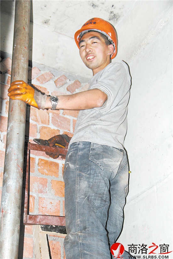 80后工人魚永超熱愛著自己的這份工作，說起工作熱情很高。