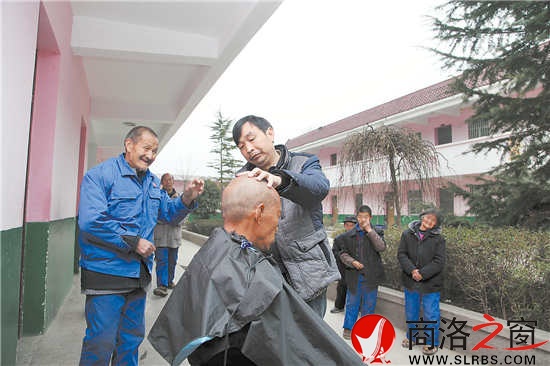 義務(wù)為殘疾老人理發(fā)