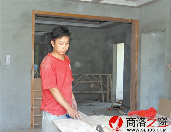 楊波說，自己之所以能在這行業(yè)站穩(wěn)腳跟，且有不菲收入，離不開這門過硬的手藝。